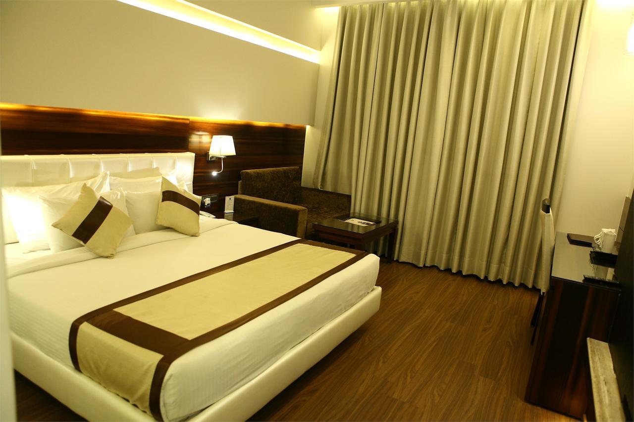 Viceroy Inn Dehradun Buitenkant foto