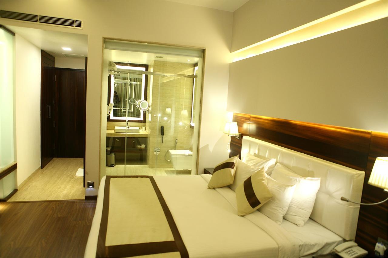 Viceroy Inn Dehradun Buitenkant foto