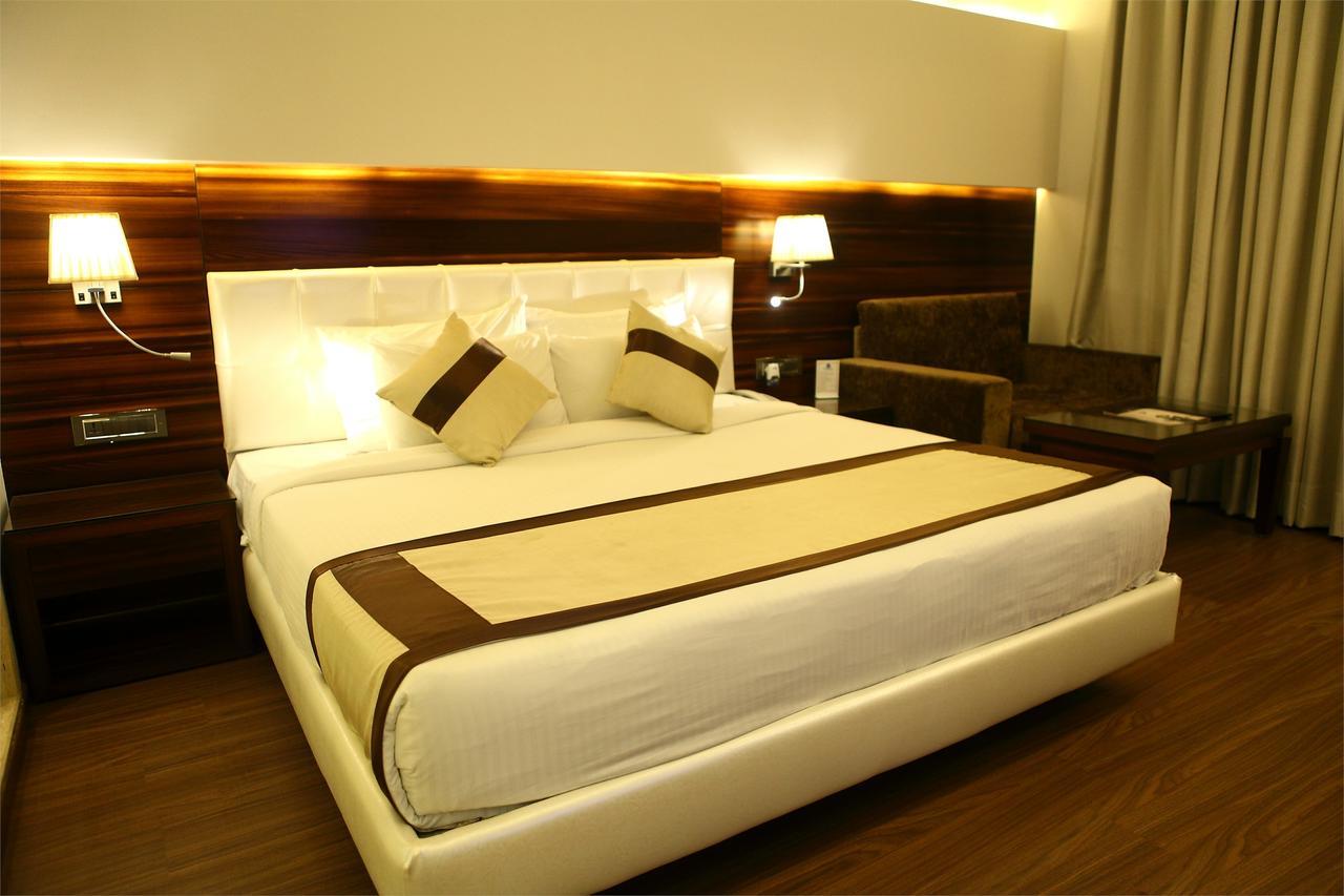 Viceroy Inn Dehradun Buitenkant foto